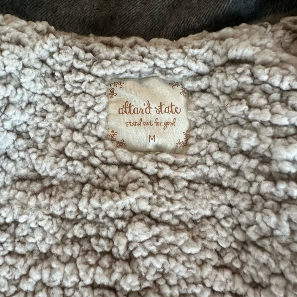 Alter’d State never worn plaid winter vest. Size Medium - Picture 9 of 12